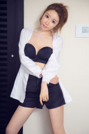 饭桌上故意张开腿让公在线看