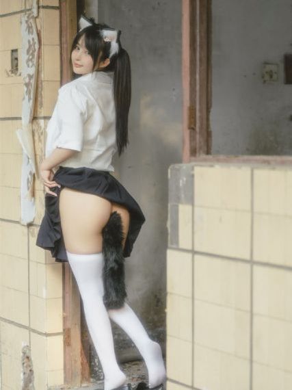 年轻女教师4hd中字免费观看